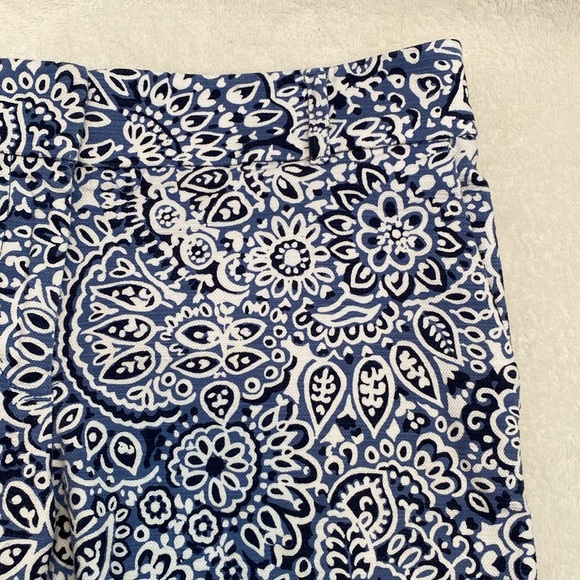 Loft Riviera Short women’s size 6 Blue and White Patterned Shorts - Picture 3 of 7